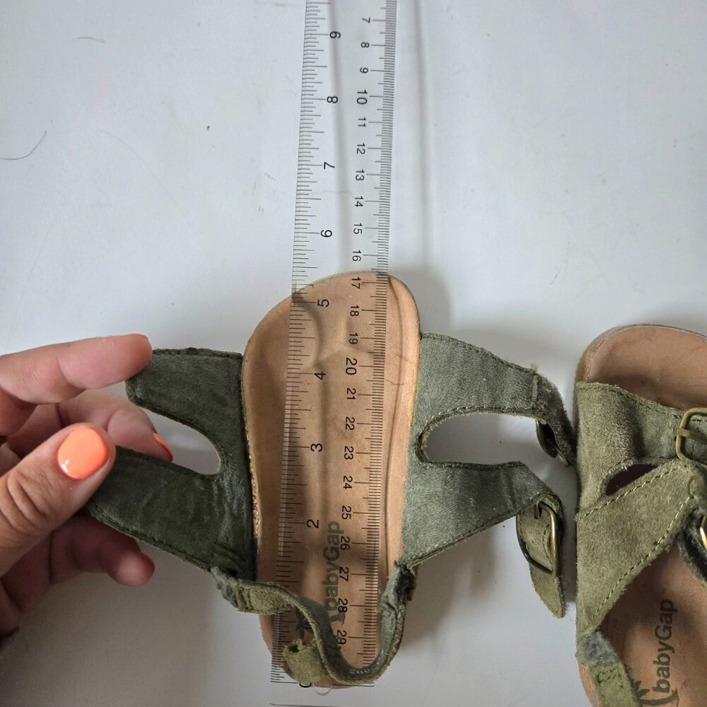 GAP Olive Sandals - Picture 7 of 7